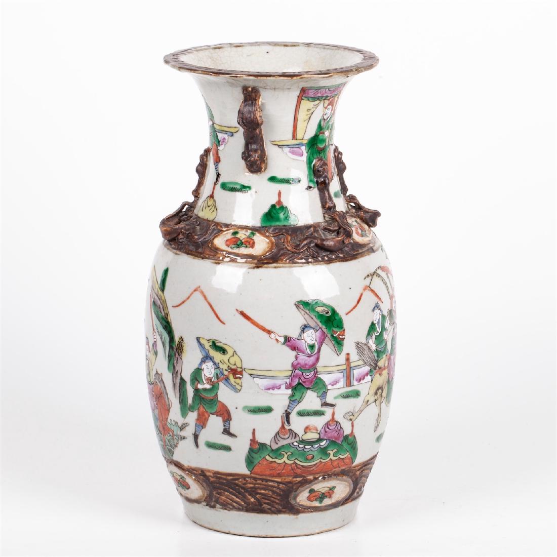 Antique Chinese porcelain vase with battle scenes — image 2