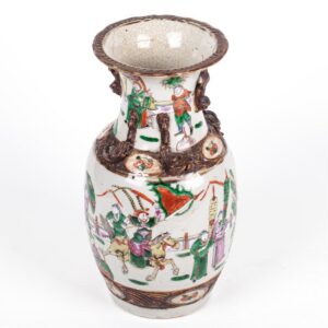 Antique Chinese porcelain vase with battle scenes — image 3