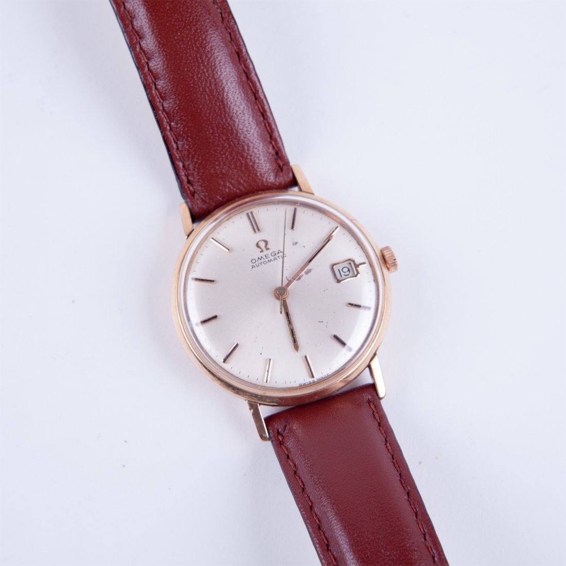 "Omega" calender automatic gold 18k wristwatch. — image 1