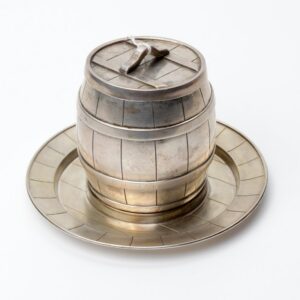 Russian silver barrel with tray. — image 1