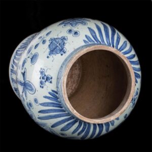 A pair of antique Foo Dog Chinese temple jars — image 7