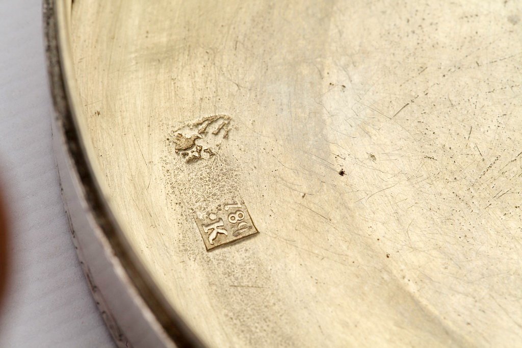 Russian snuff box with medal. — image 7