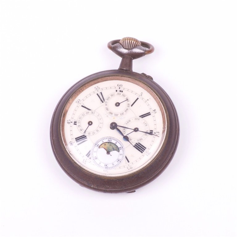 Pocket watch with calendar — image 1