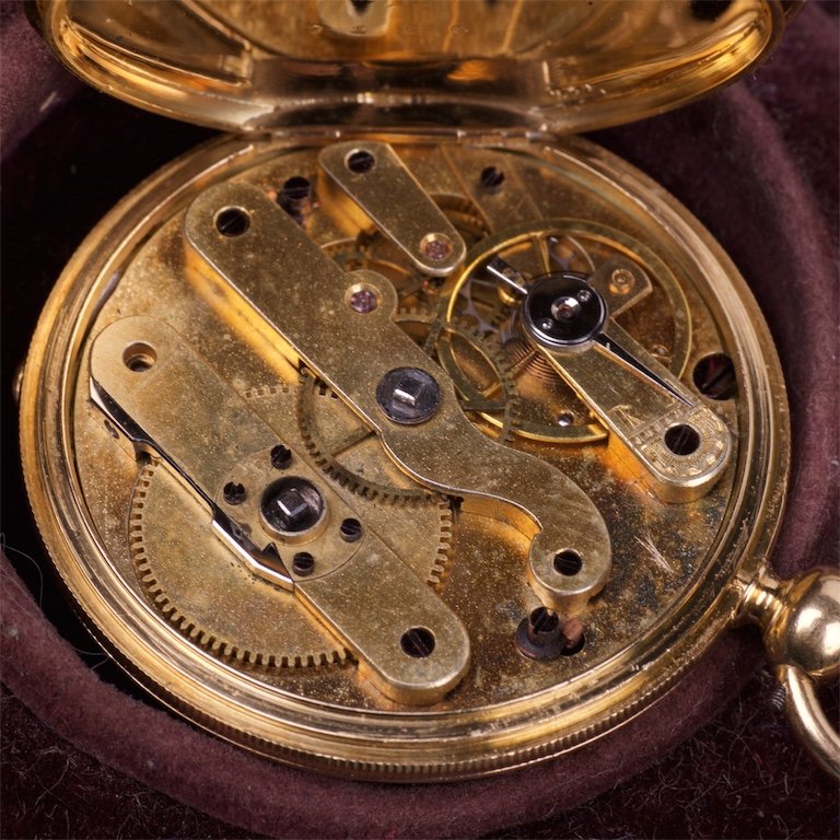 Gold pocket watch. — image 8