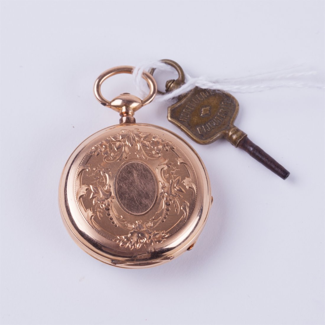 Open face gold pocket watch with key. — image 2