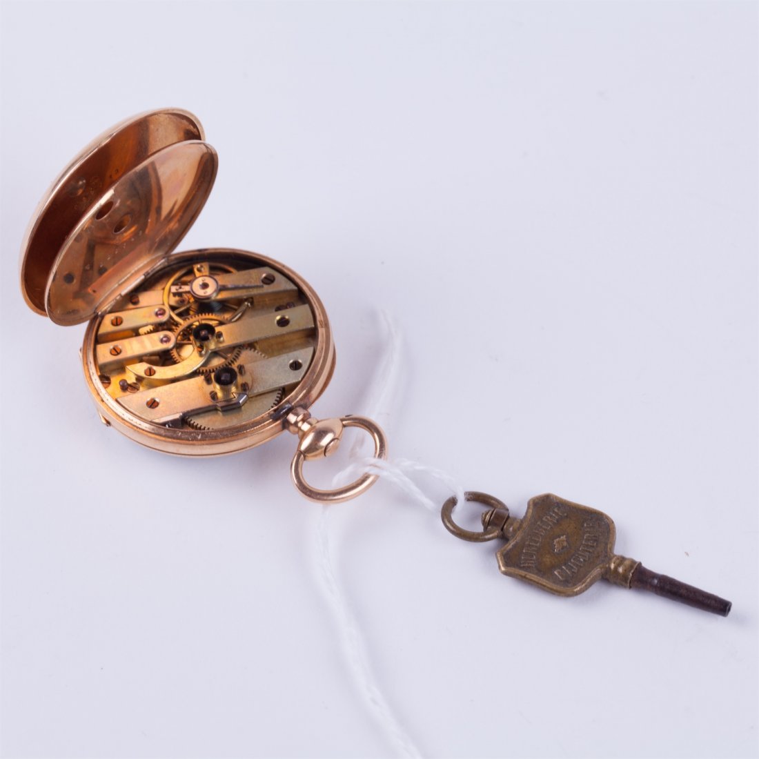 Open face gold pocket watch with key. — image 3