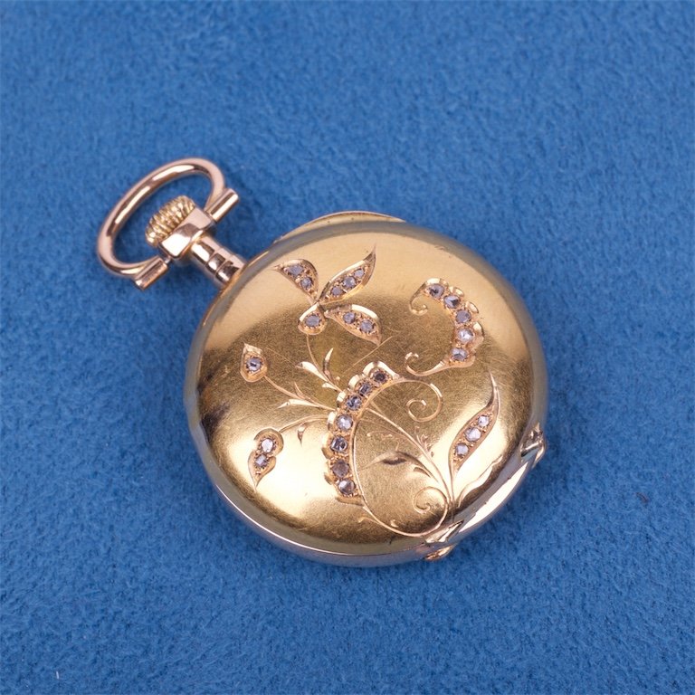 Gold pocket watch with jewels. — image 1