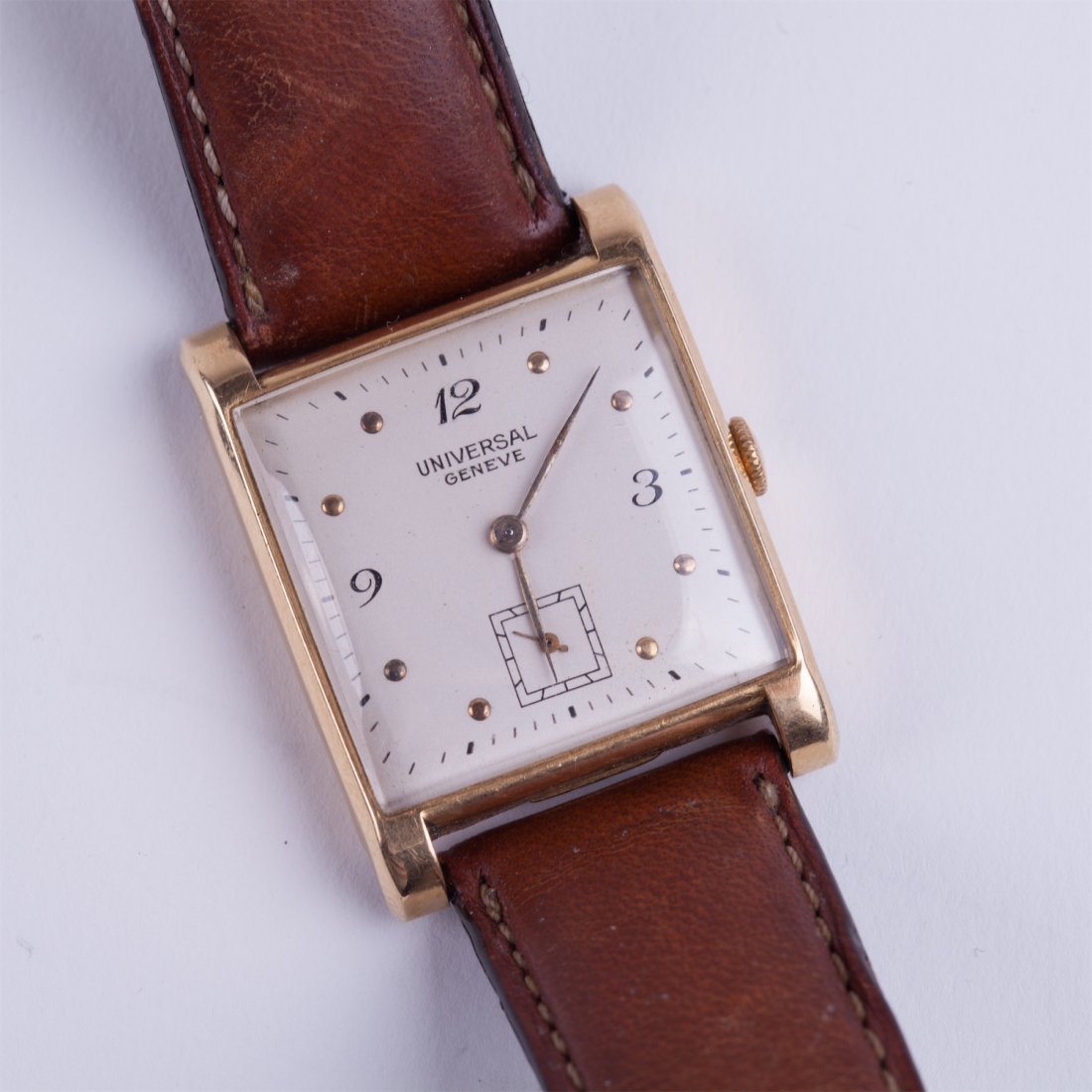"Universal Geneve" 18k gold wristwatch. — image 1