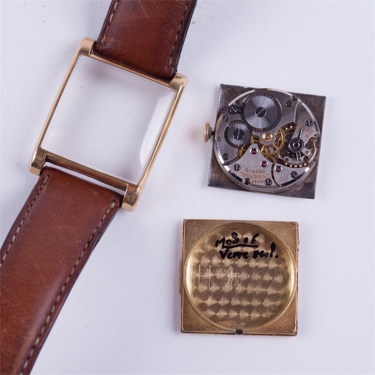 "Universal Geneve" 18k gold wristwatch. — image 6