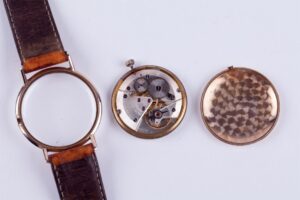 "Movado" gold 18k wristwatch. — image 5