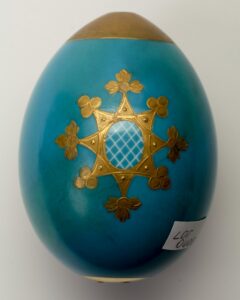 Russian porcelain easter egg. Signed Fedor Tarachkov. — image 4