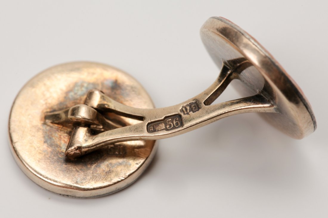 Russian gold and enamel cuff-links. — image 3