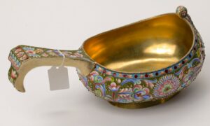 Russian silver and enamel kovsh. — image 2