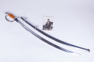 Soviet russian general sword (shashka) with picture. — image 1