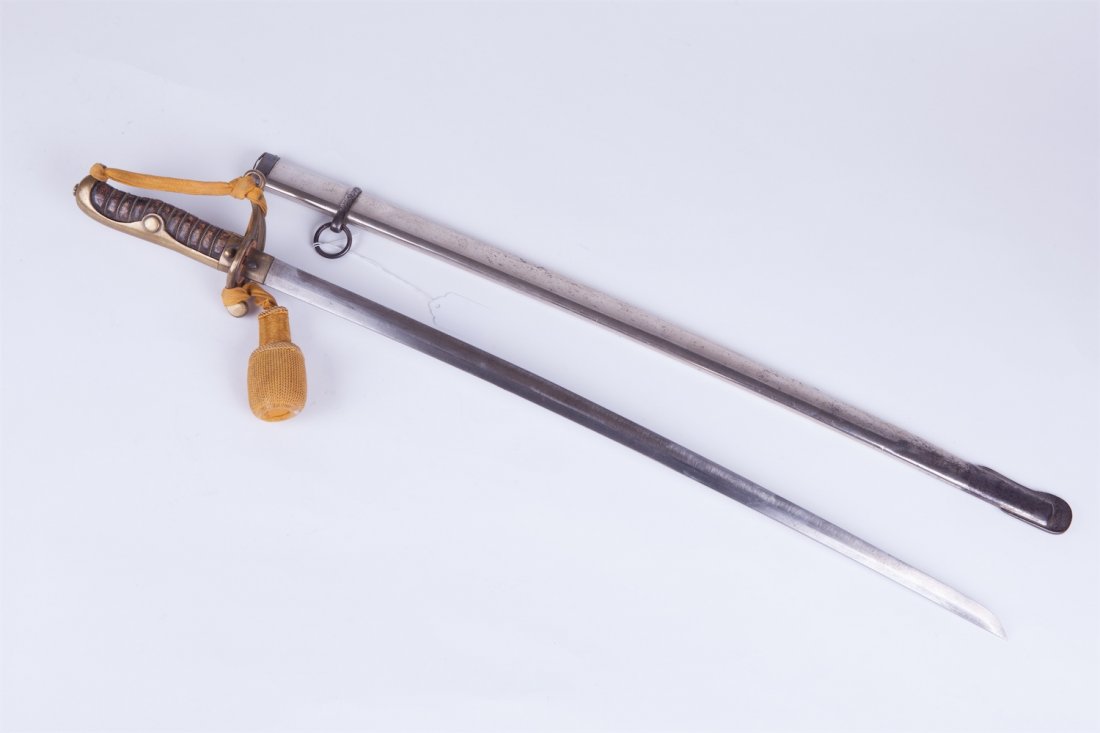 Japanese short NCO police sword. — image 2