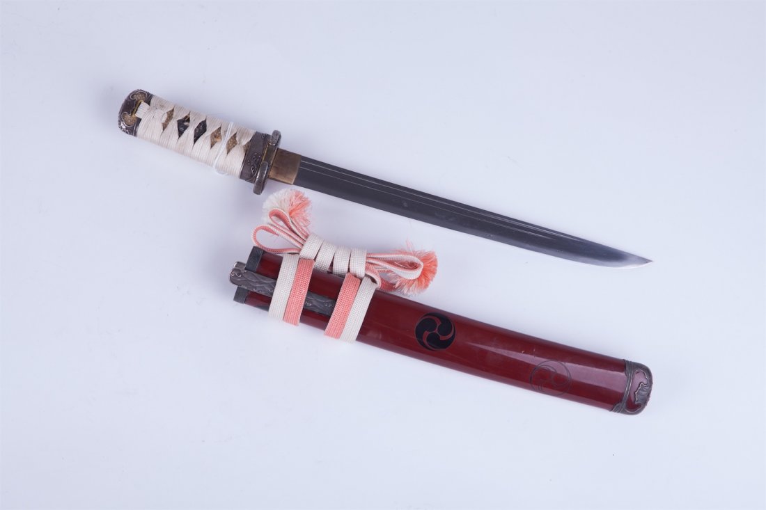 Tanto koshirae with silver fittings. — image 2