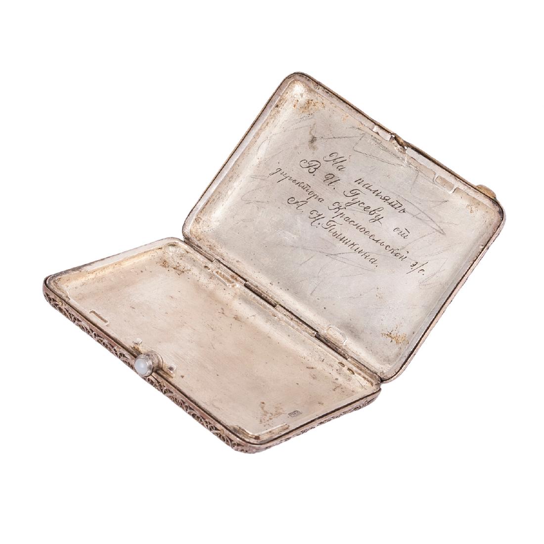 Cigarette case with a scene from story — image 2