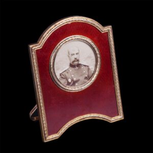 Elegant gold and guilloche enamel photo frame — image 1