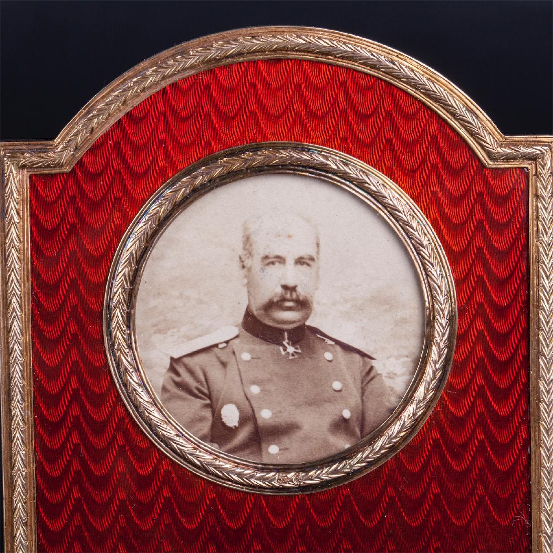 Elegant gold and guilloche enamel photo frame — image 2