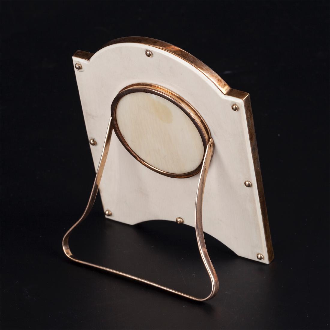 Elegant gold and guilloche enamel photo frame — image 3