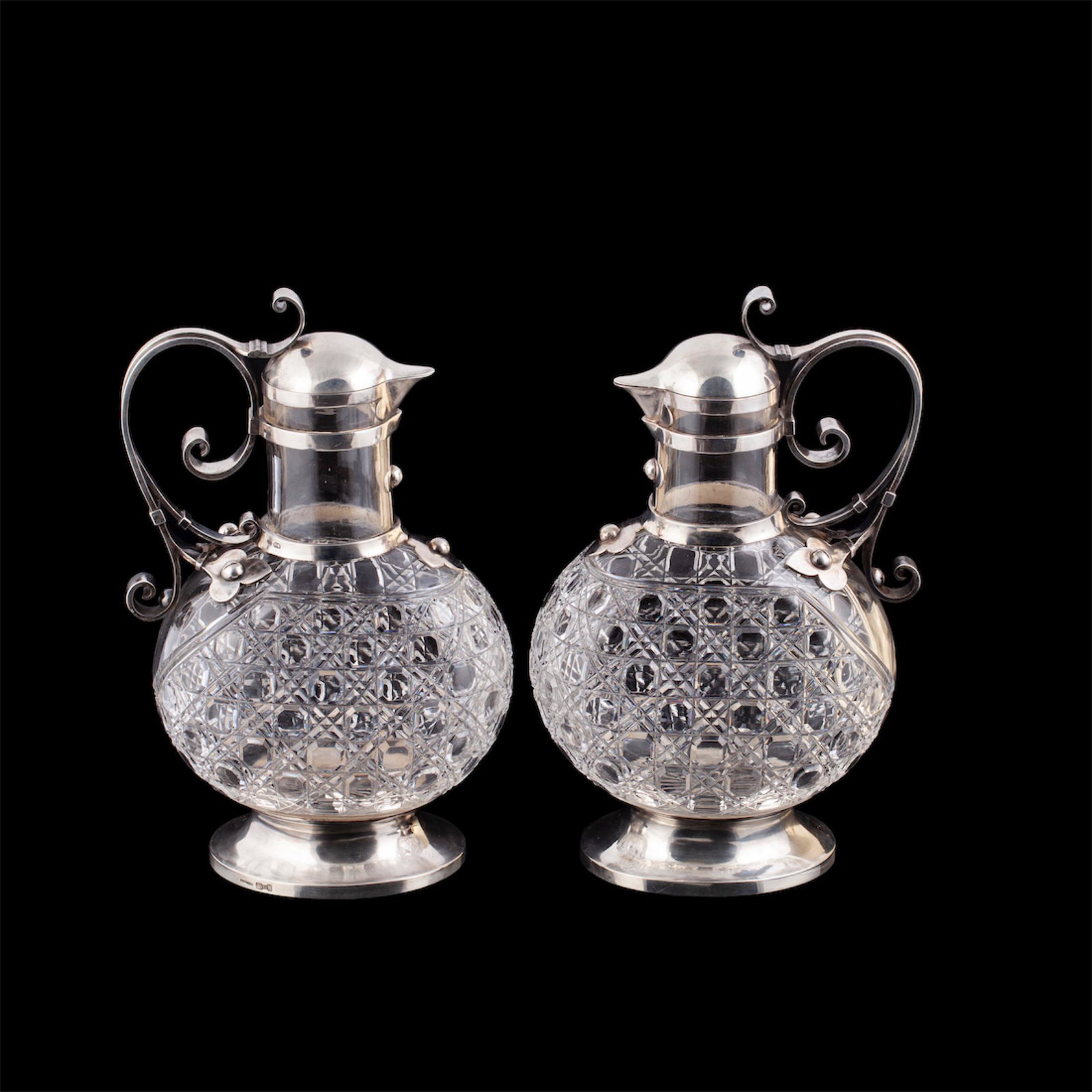 A pair of elegant Russian decanters — image 1