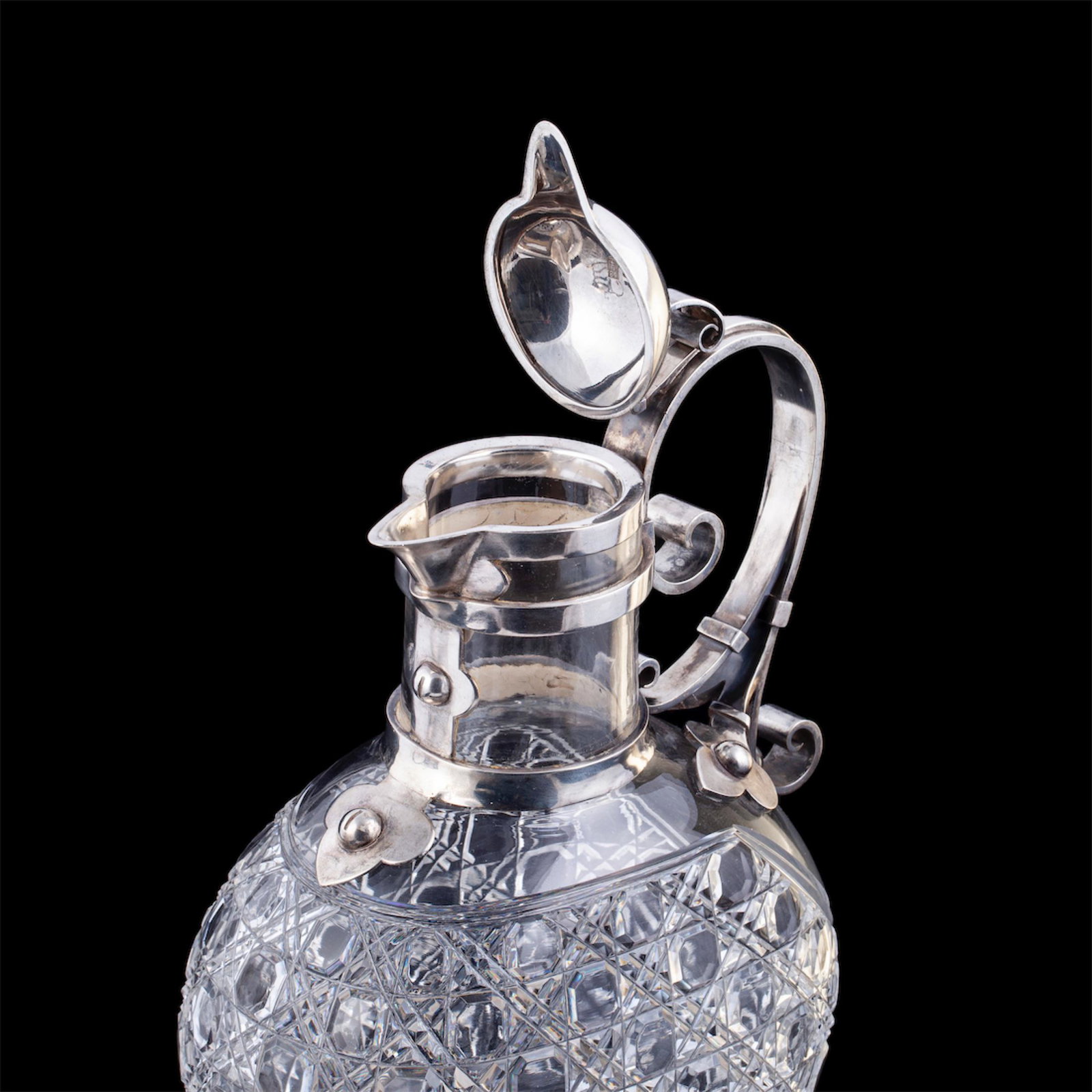 A pair of elegant Russian decanters — image 4