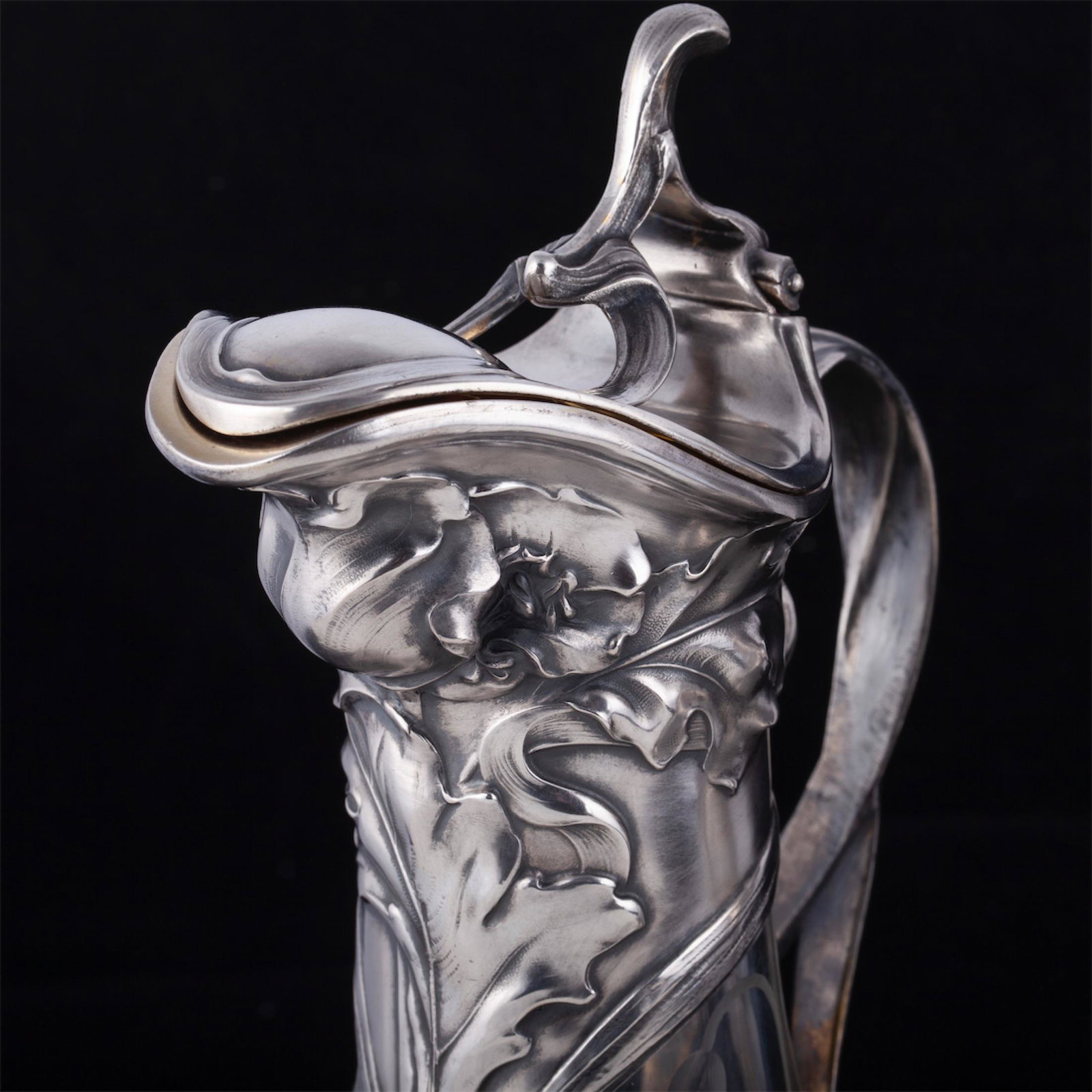 A pair of elegant Russian Art Nouveau decanters — image 3