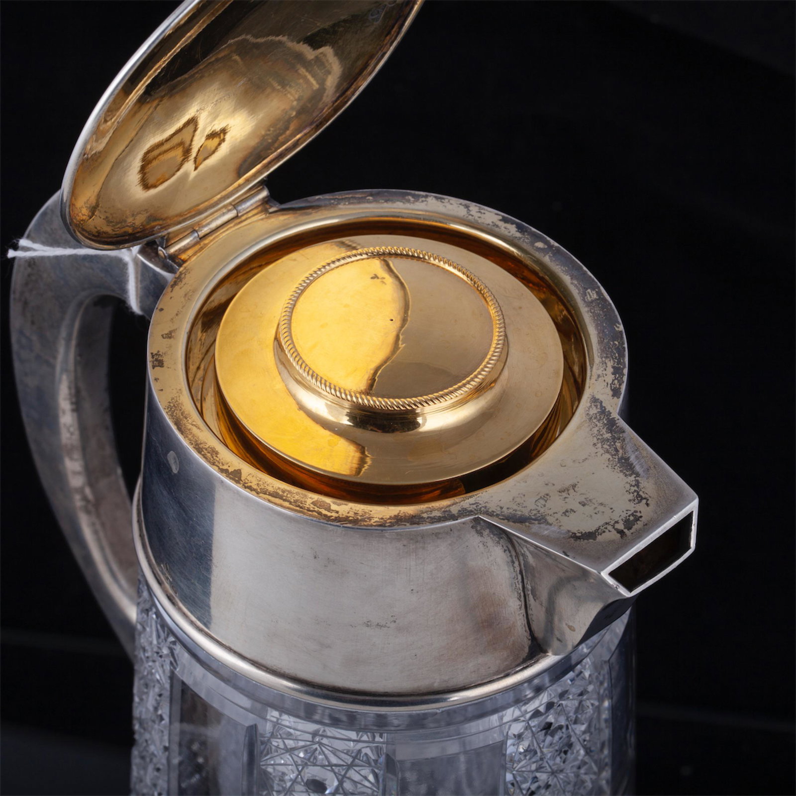 A massive Faberge carafe with refrigerator — image 3