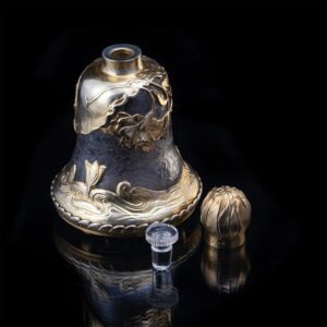 A decorative silver-gilt and cut glass flask — image 3