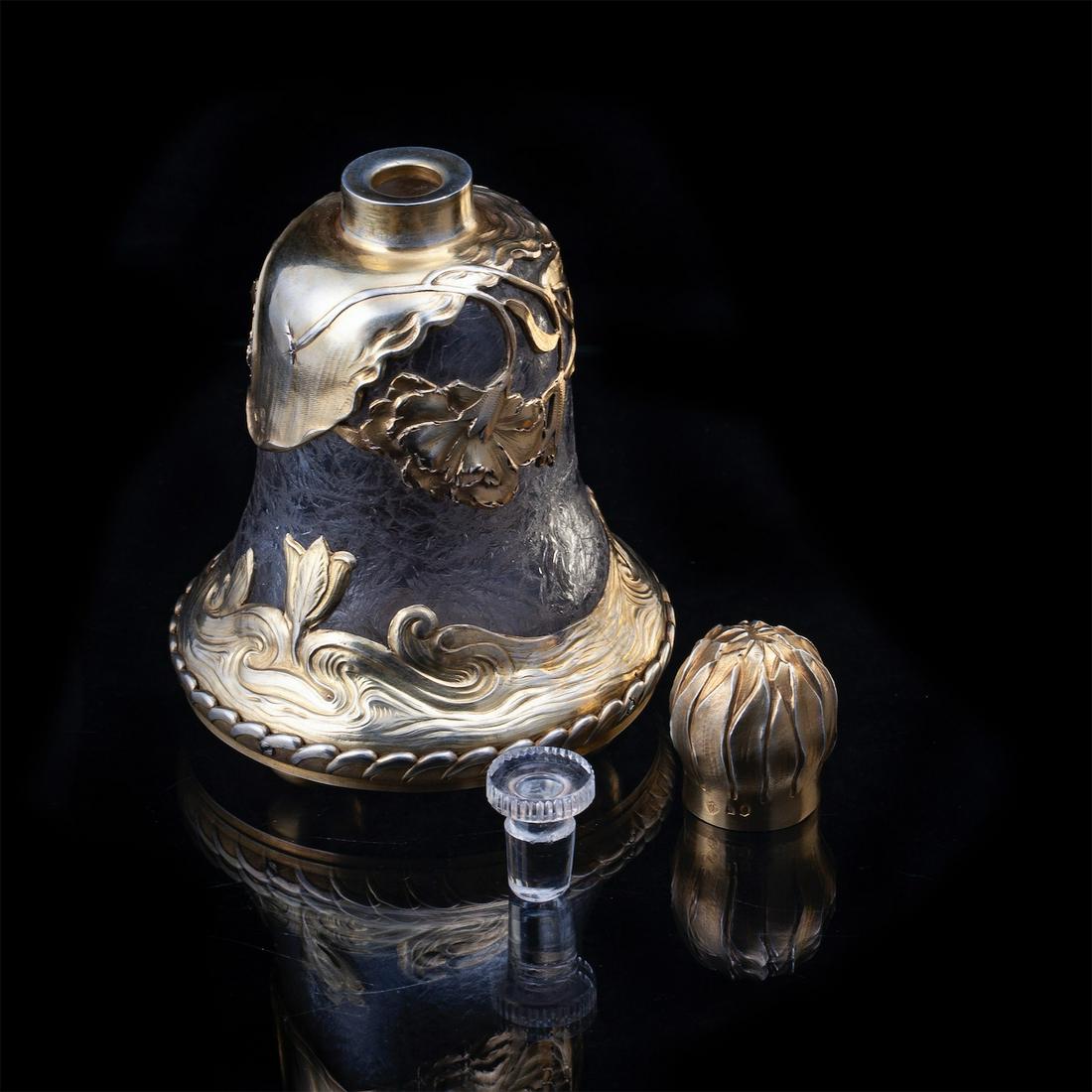 A decorative silver-gilt and cut glass flask — image 3