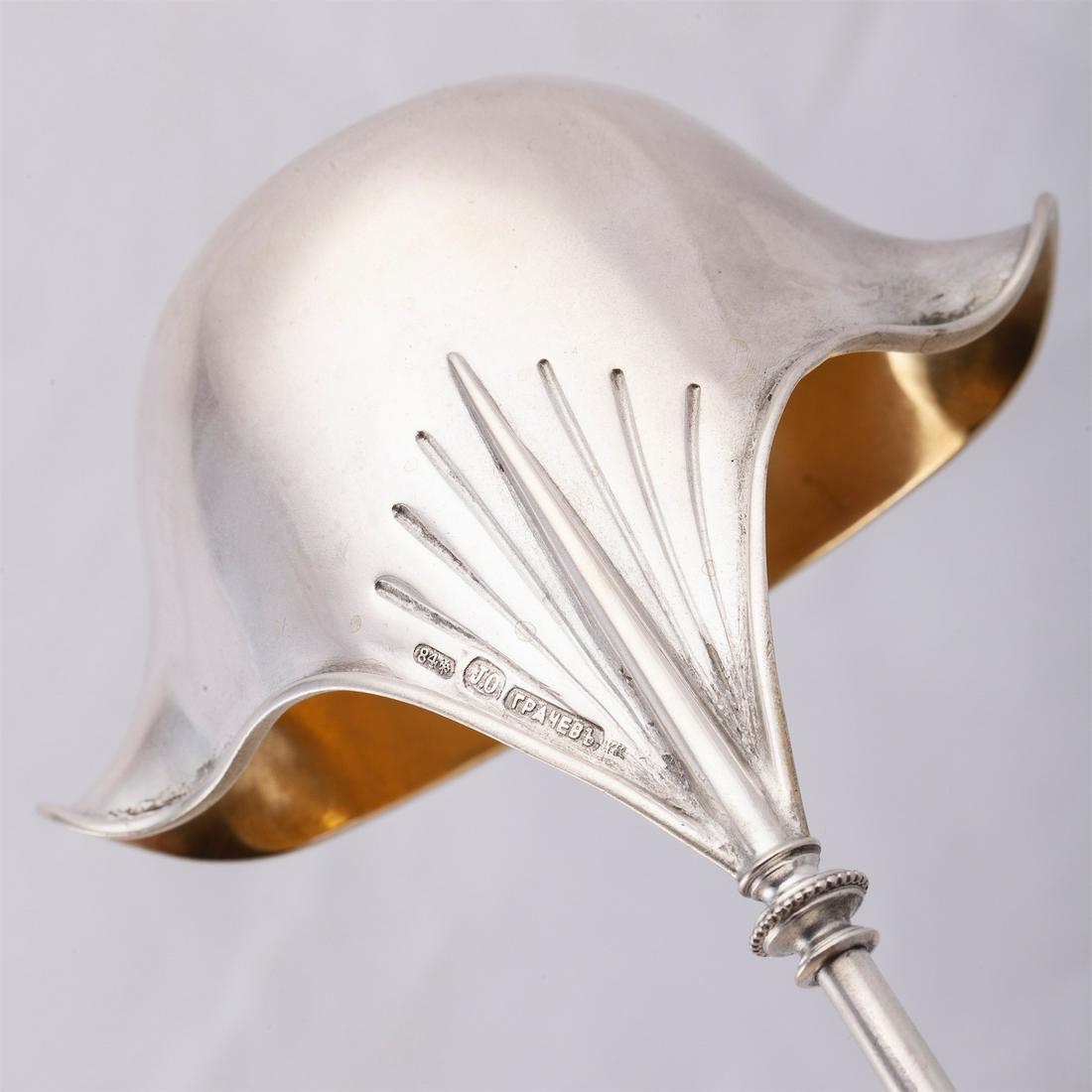 A Russian silver-gilt grog ladle. J. Olsenius — image 3