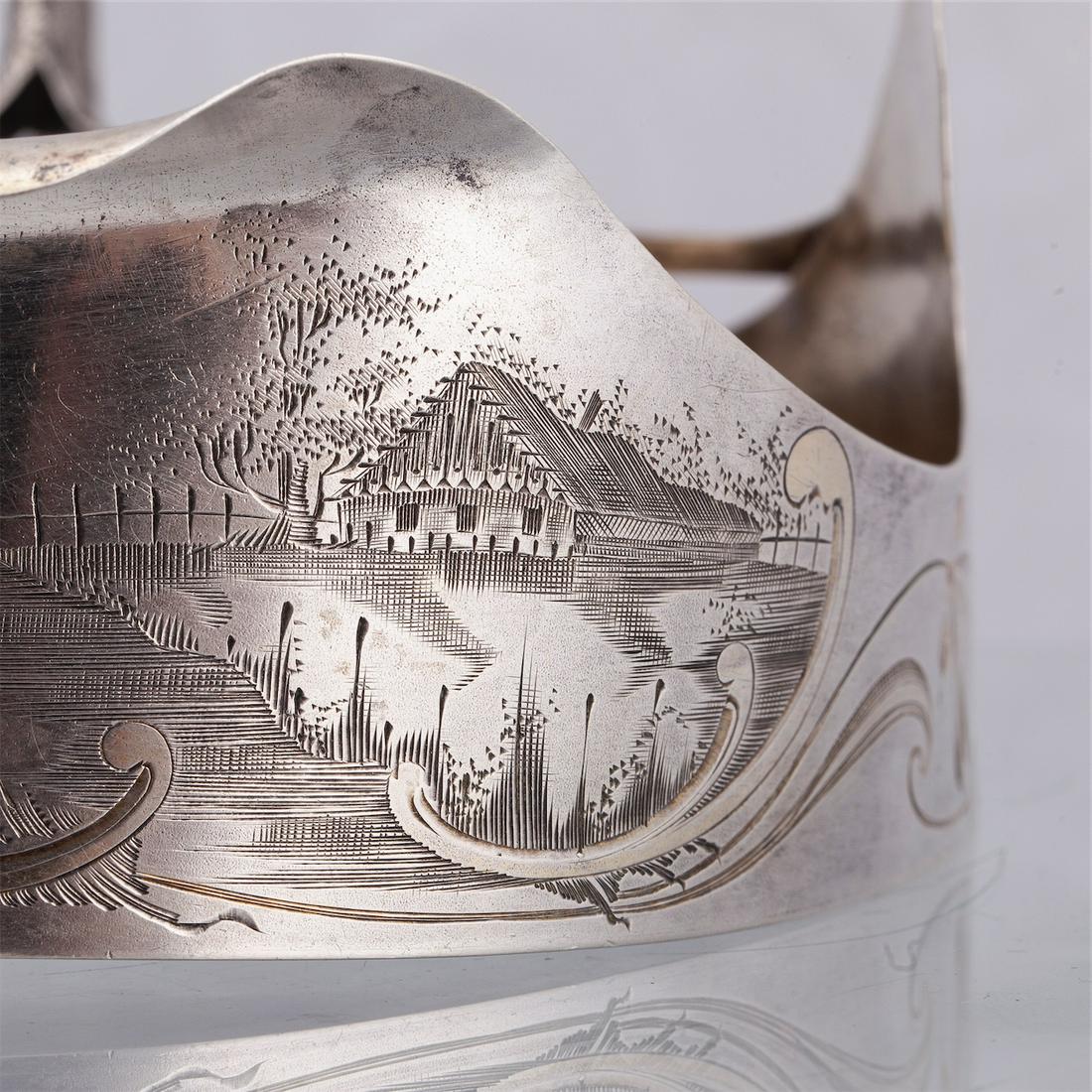 A Russian Art Nouveau style silver-gilt kovsh — image 2