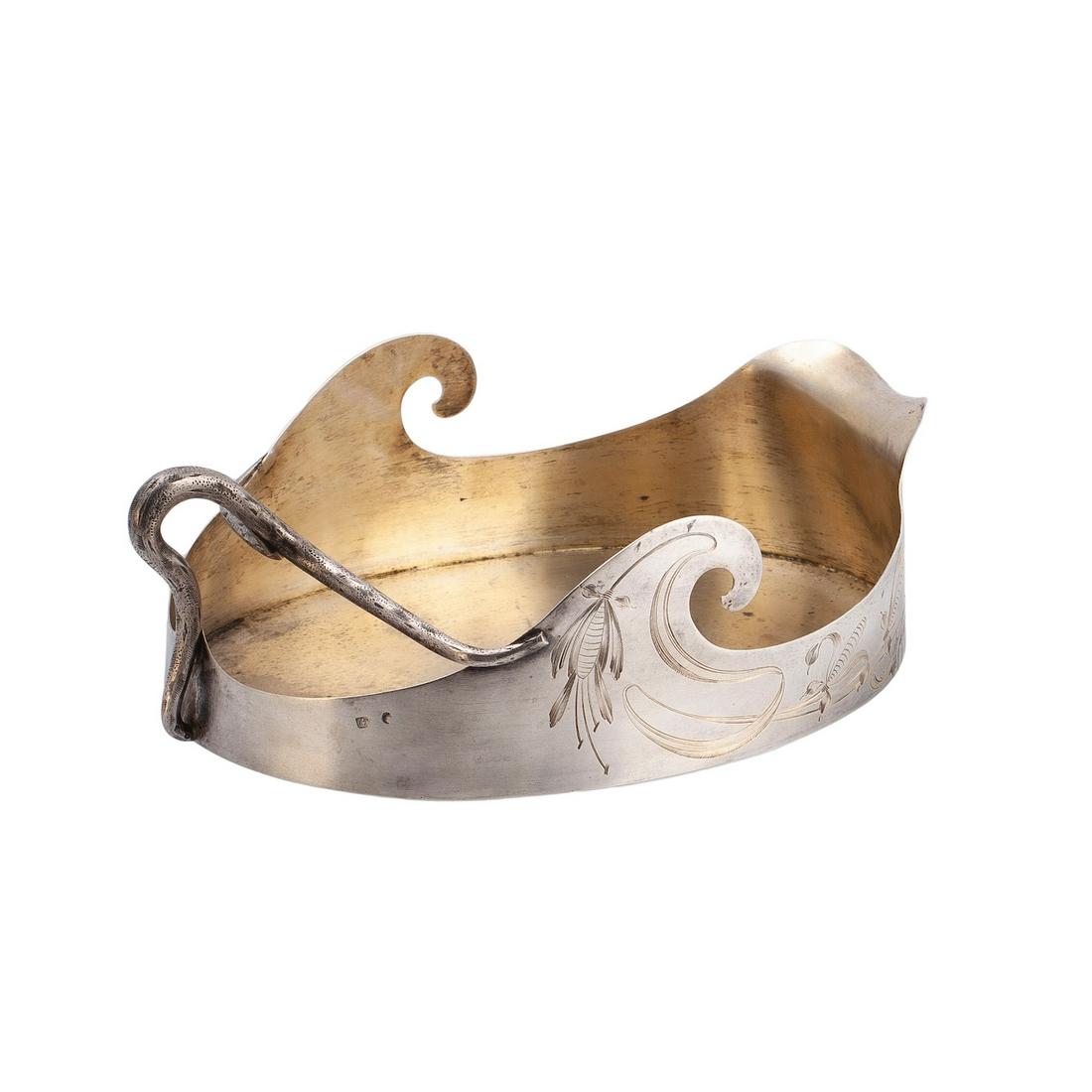 A Russian Art Nouveau style silver-gilt kovsh — image 3