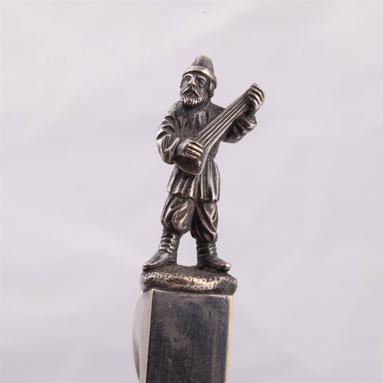 A Russian silver-plated kovsh with a cast figure — image 3