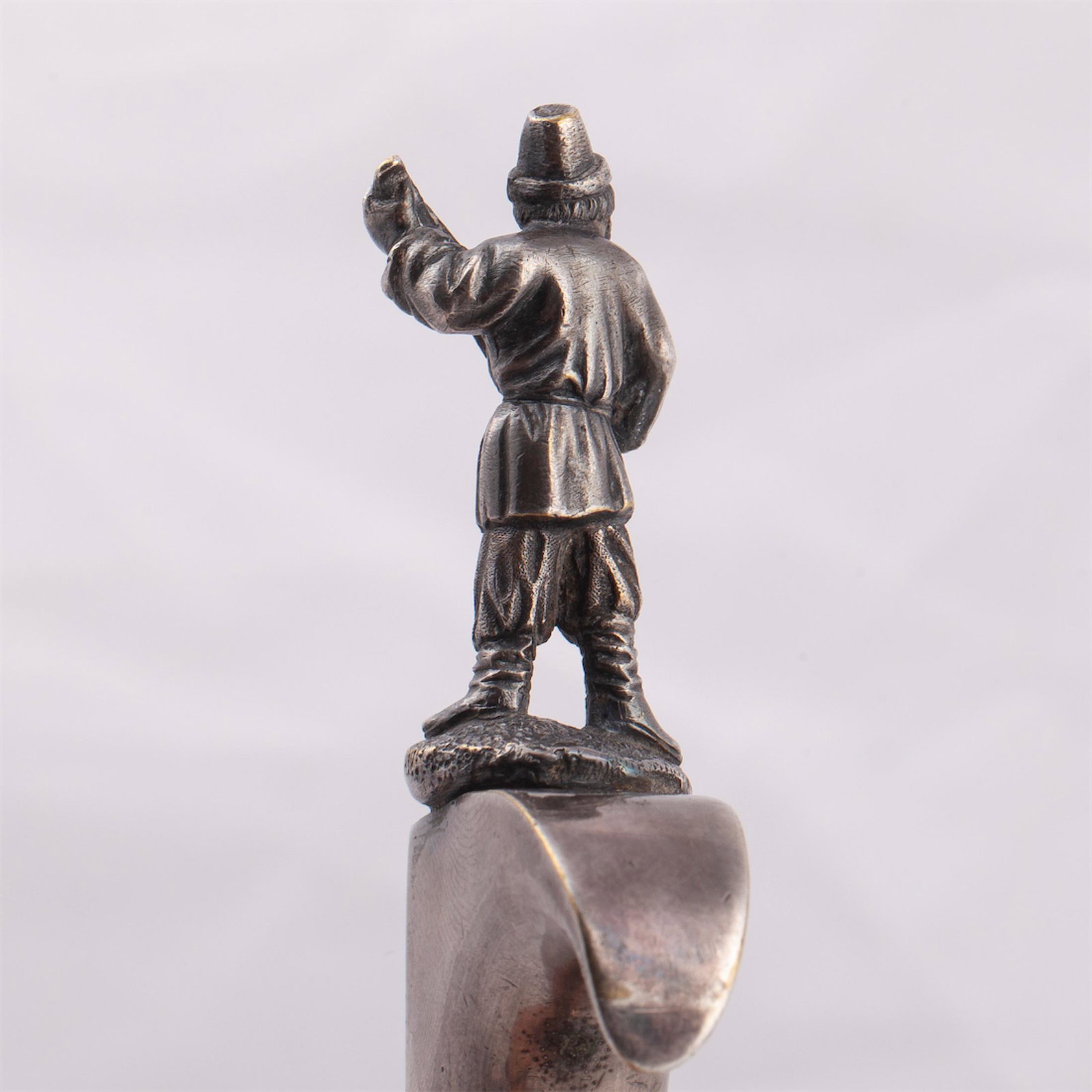 A Russian silver-plated kovsh with a cast figure — image 4
