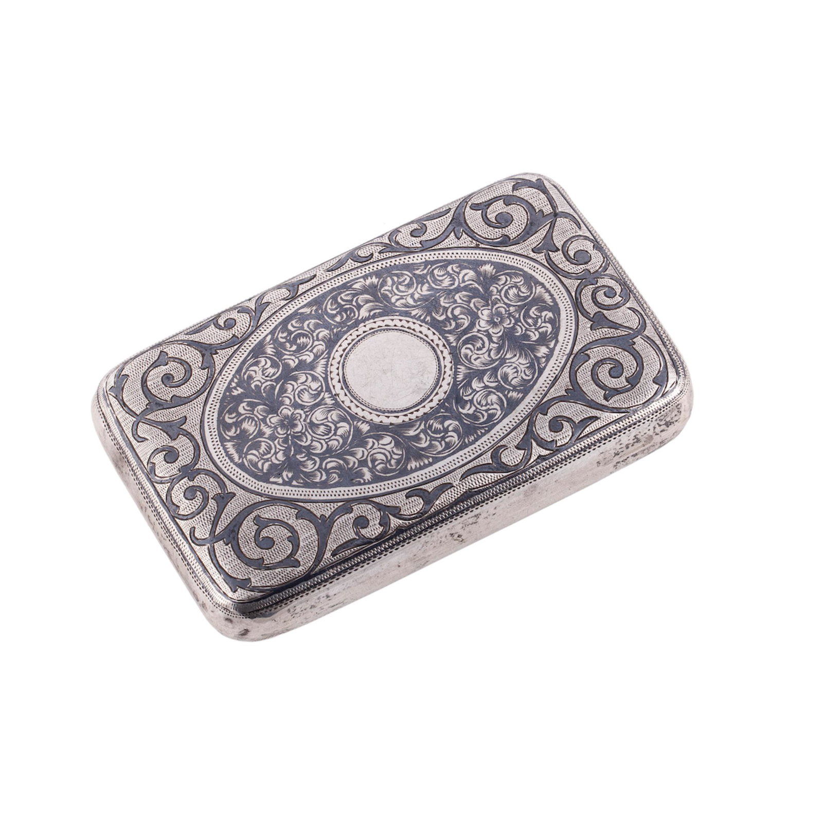 A Russian silver-gilt and niello cigarette case — image 3