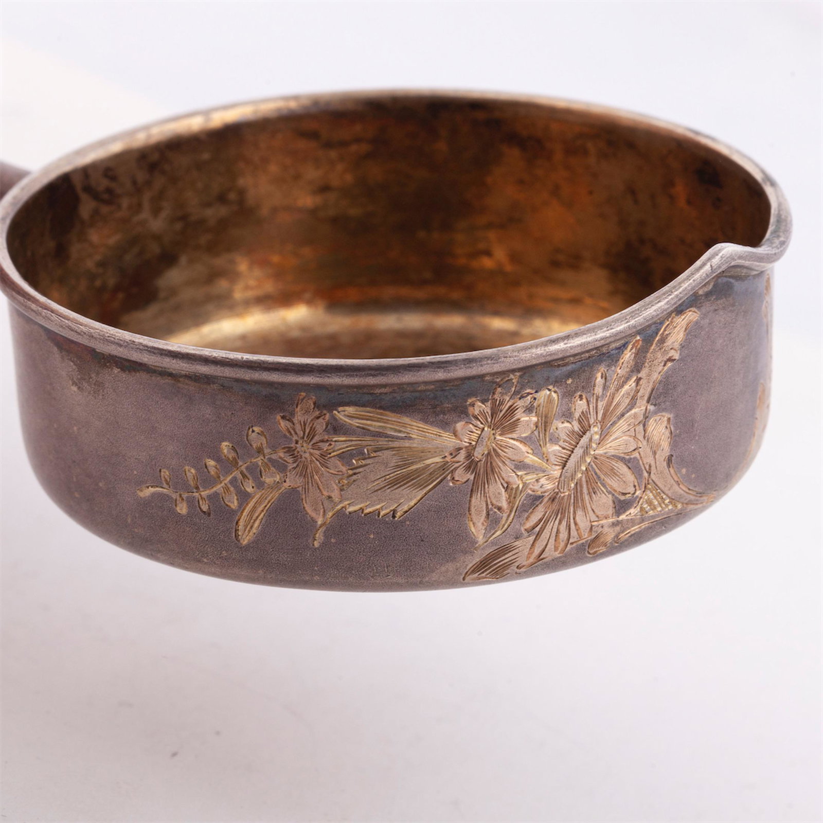 A Russian Art Nouveau style silver-gilt kovsh — image 4