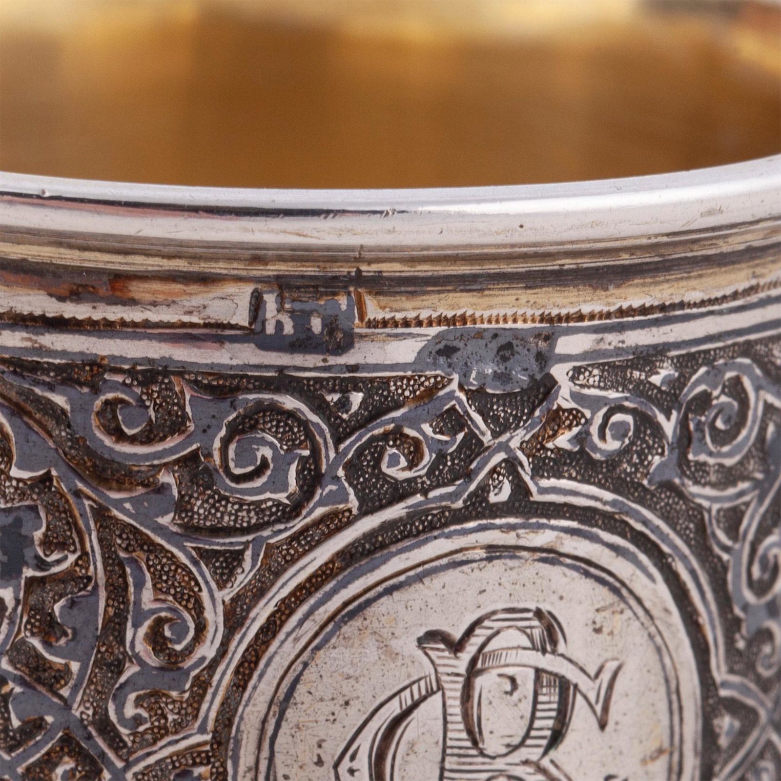 A Russian silver-gilt and niello napkin ring — image 3