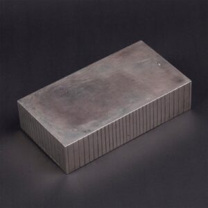 Russian cast silver-gilt and gem-set cigar box — image 4