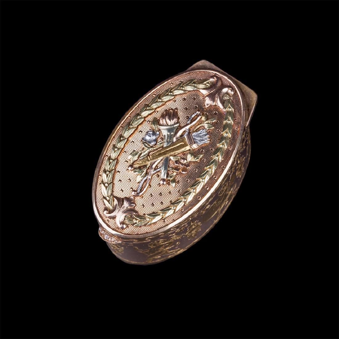 Russian gold, engraved and enamel snuff box — image 2