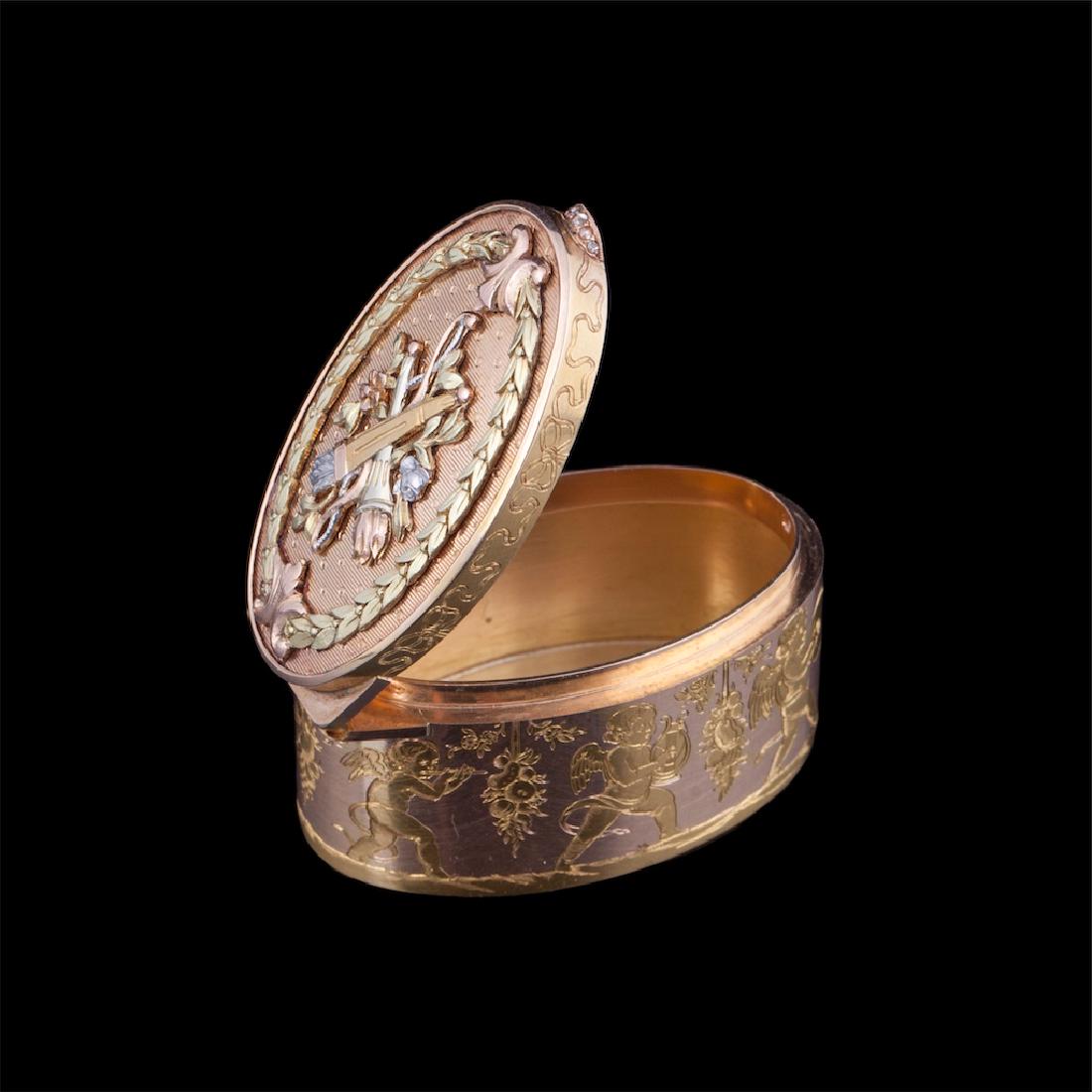 Russian gold, engraved and enamel snuff box — image 3