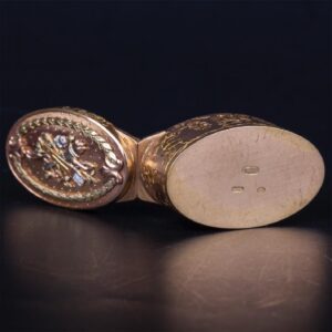 Russian gold, engraved and enamel snuff box — image 5