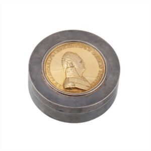 Faberge silver-gilt box with a rare medal — image 1