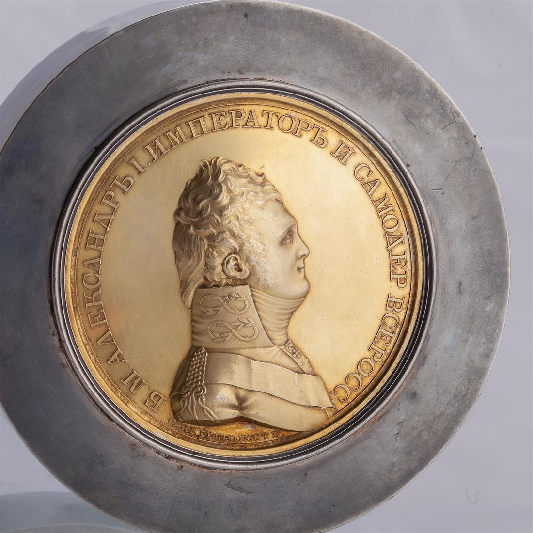 Faberge silver-gilt box with a rare medal — image 2