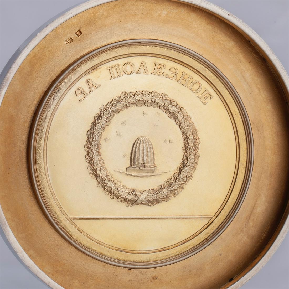 Faberge silver-gilt box with a rare medal — image 4