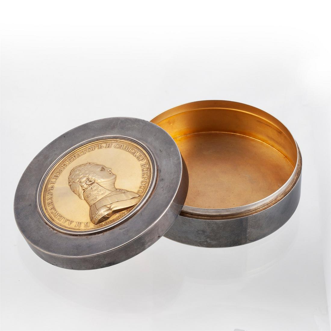 Faberge silver-gilt box with a rare medal — image 7
