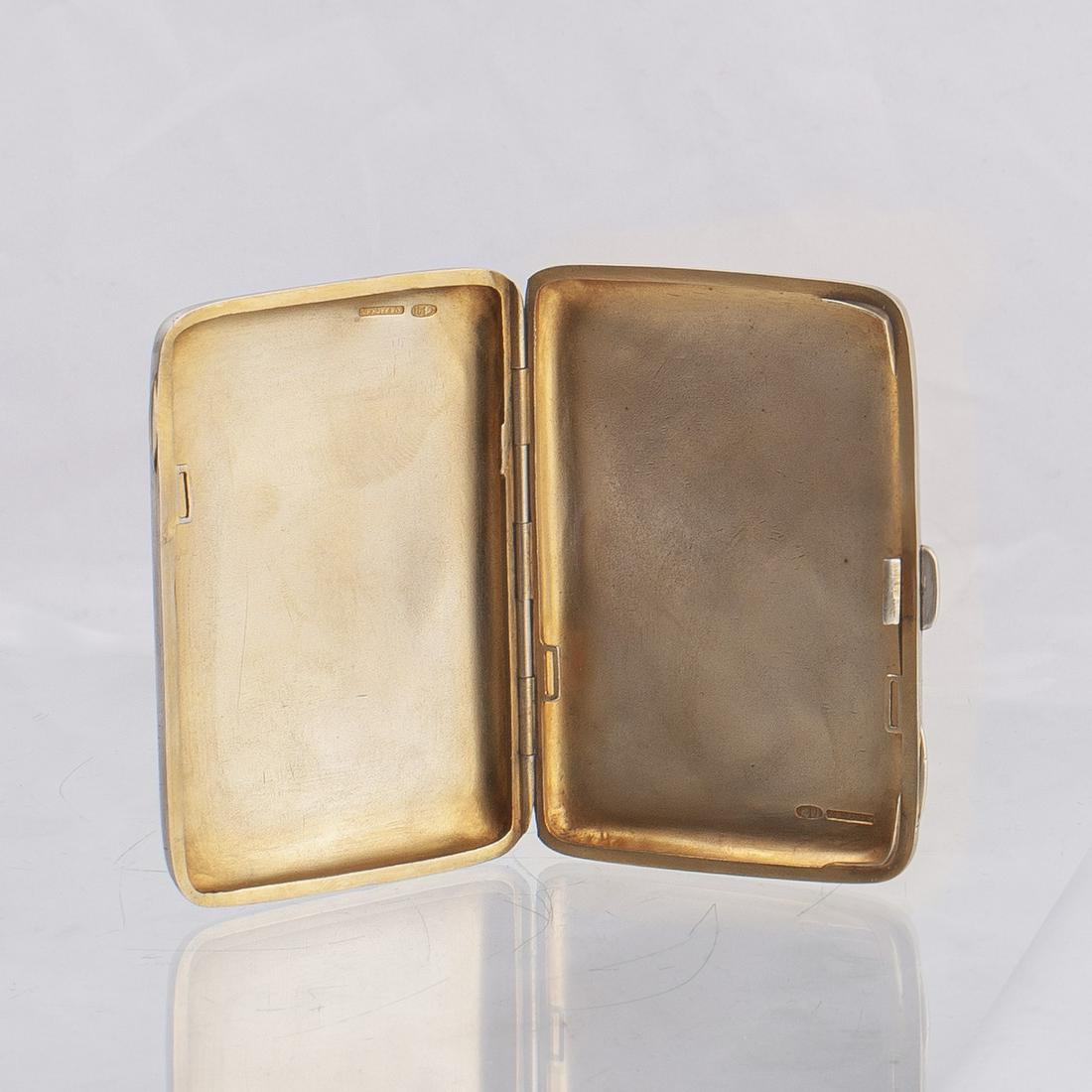 An elegant silver-gilt & enamel cigarette case — image 3