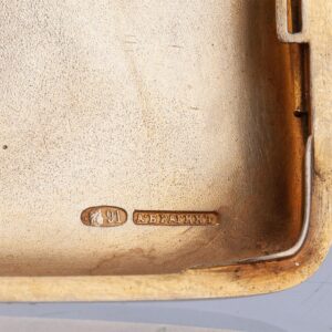 An elegant silver-gilt & enamel cigarette case — image 4