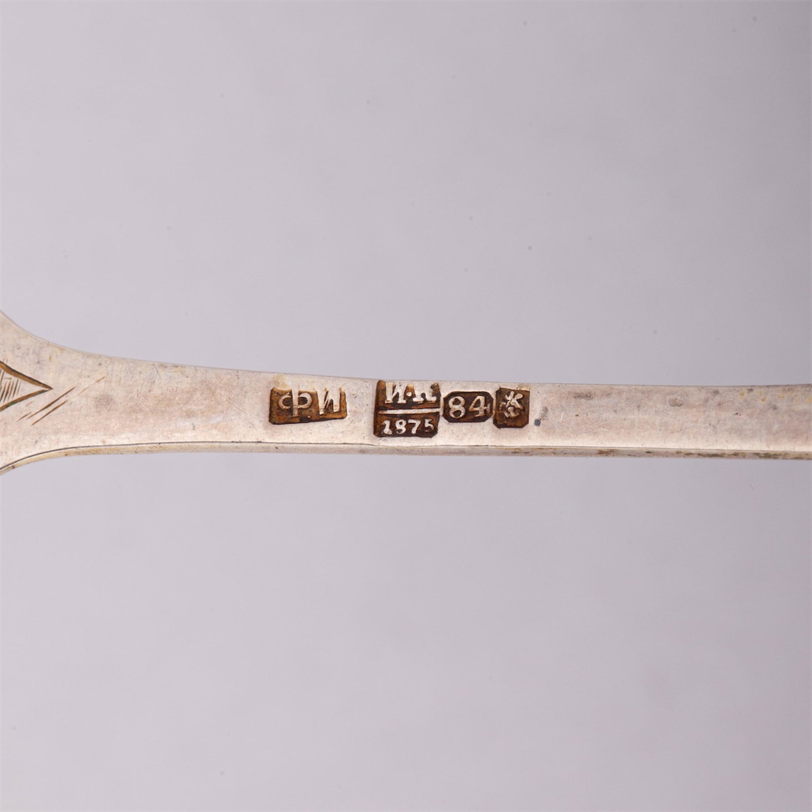A Russian silver-gilt and niello tea spoons set — image 4