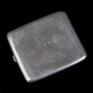Metal cigarette case with animal — image 2